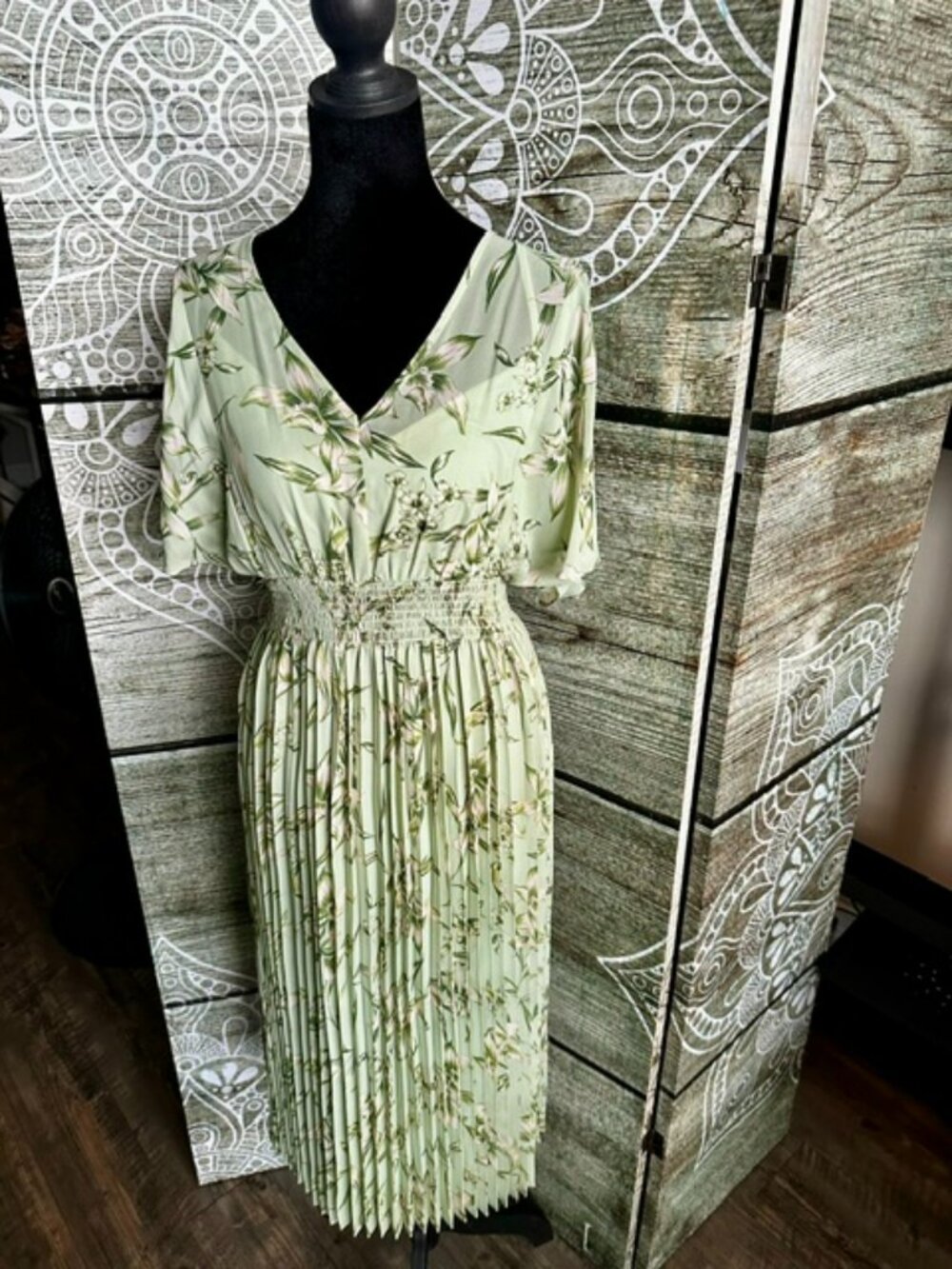 Women's Mint Green Floral Pleated Midi Dress